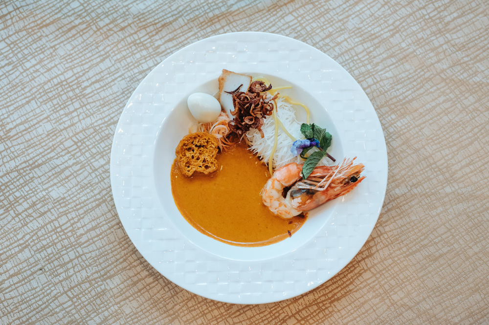 卡達航空公司推出含鵪鶉蛋的娘惹咖喱叻沙商務艙飛機餐